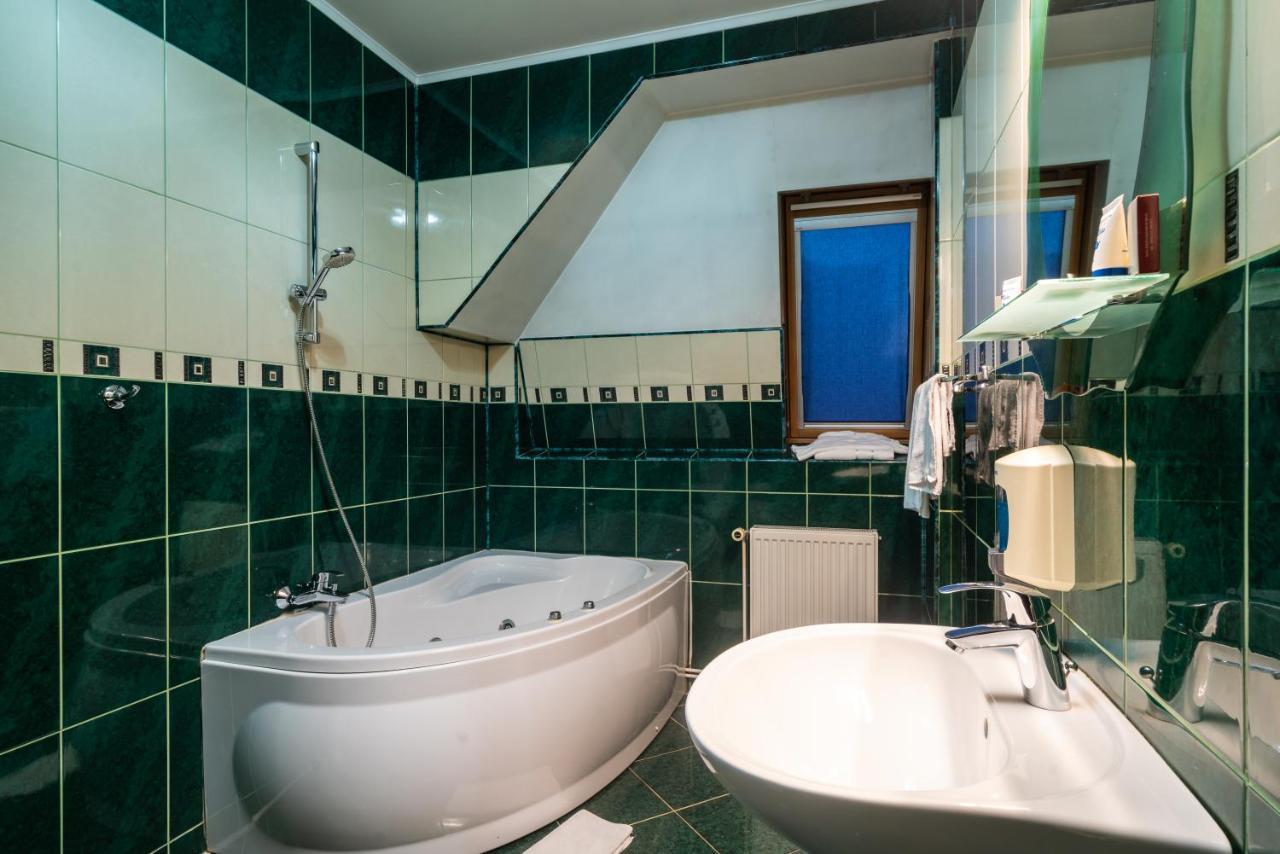 Hotel Europa Târgu Jiu Εξωτερικό φωτογραφία